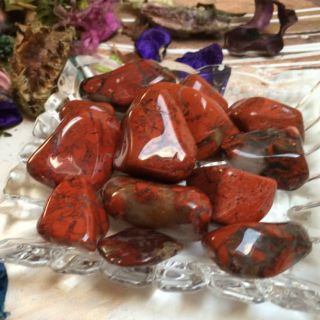 Естествени камъни насипни / Червен яспис  КММ923