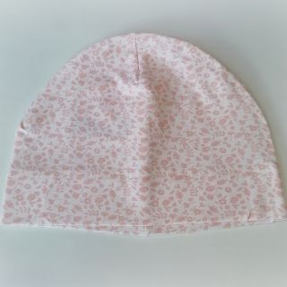 Тънка шапка в бяло с розови цветчета  GHM1272