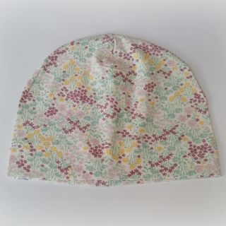 Тънка шапка в бяло с пъстри цветчета  GHM1271