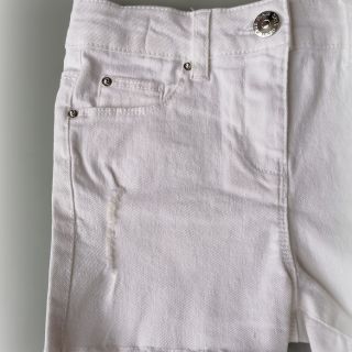 Дънкови къси панталонки в бяло с кръпки  GMAT1180