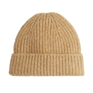 Плетена шапка в цвят охра GHM1334